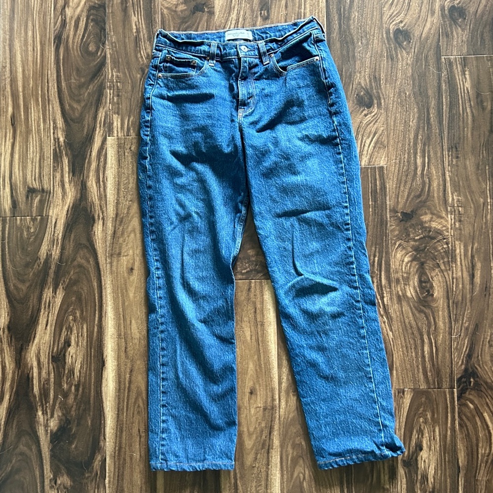 Abercrombie Curve Love Mid Rise Rise 90s Straight Jean 27 4R